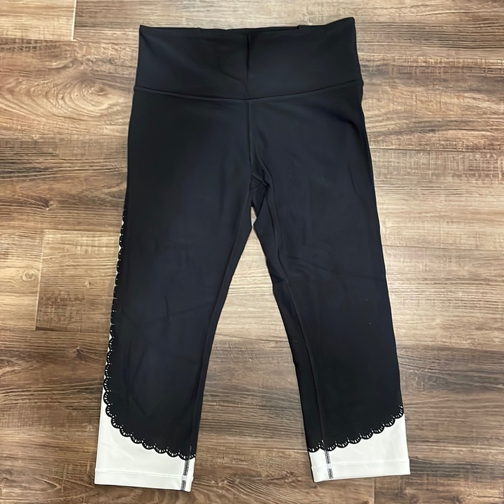 Athleta Elation Scallop Capri